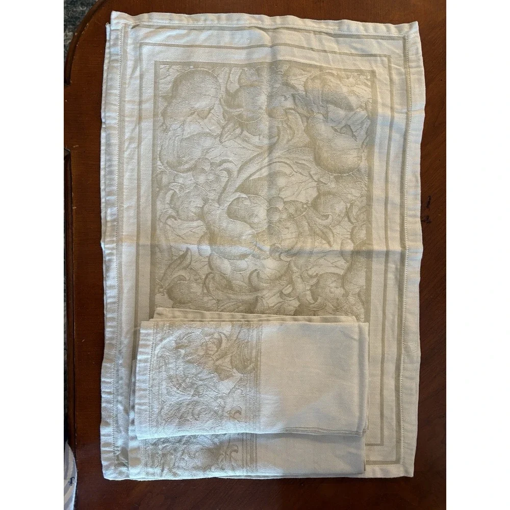 William Sonoma 2 cloth placemats‎ with 2 napkins tan floral made in Italy VGC